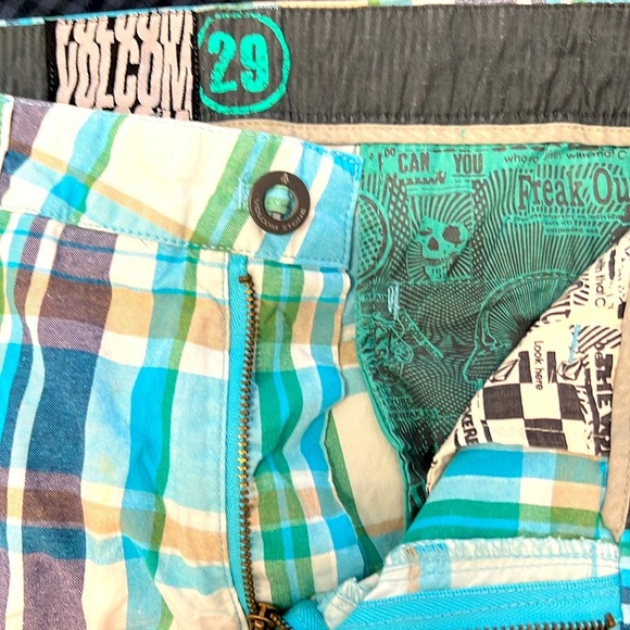 VOLCOM 🩳 Plaid Blue and White Men's Shorts - Picture 5 of 7